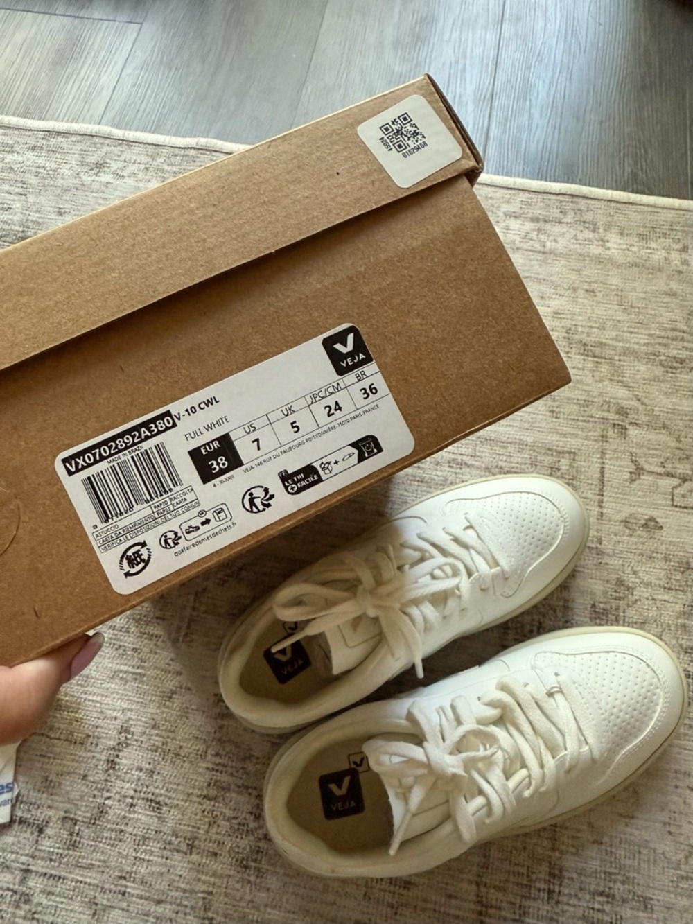 Veja V-10 CWL Full White - Picture 3 of 3